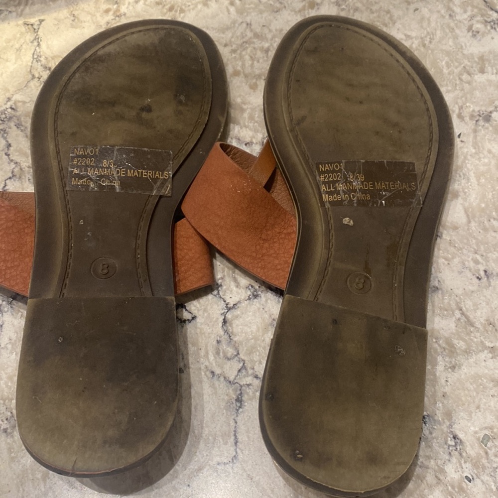 Seven7 sandals. Size 8 - Picture 2 of 3
